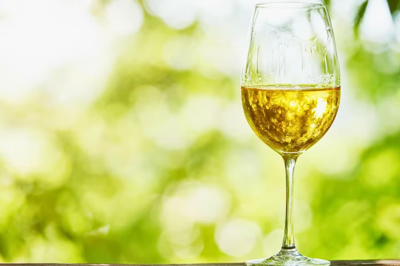 Sauvignon Blanc e Chardonnay são duas uvas brancas mais famosas do mundo, porém distintas na taça
